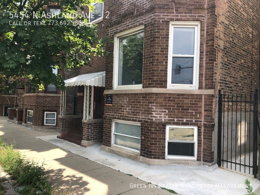 Primary Photo - Top Floor Andersonville 2 Bed with Parking!