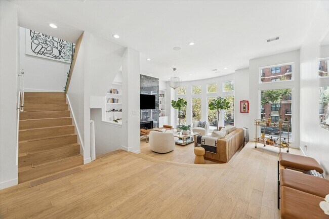 Foto del edificio - 2224 Mid Ln