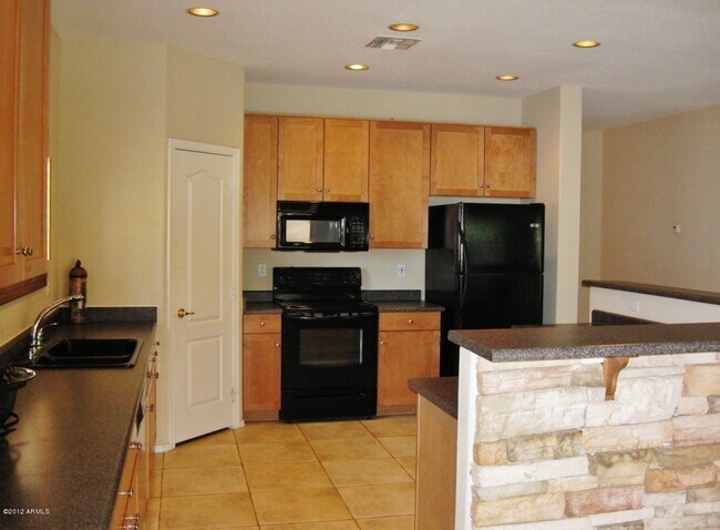 Foto del edificio - LOVELY  5-BEDROOM, 3-BATH GILBERT HOME