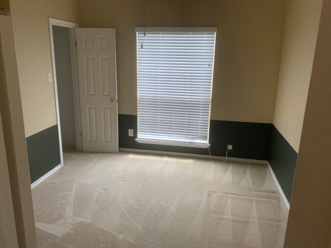 Building Photo - 5005 Lethaby Dr