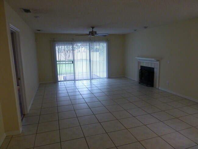 Foto del edificio - 912 Highlands Blvd