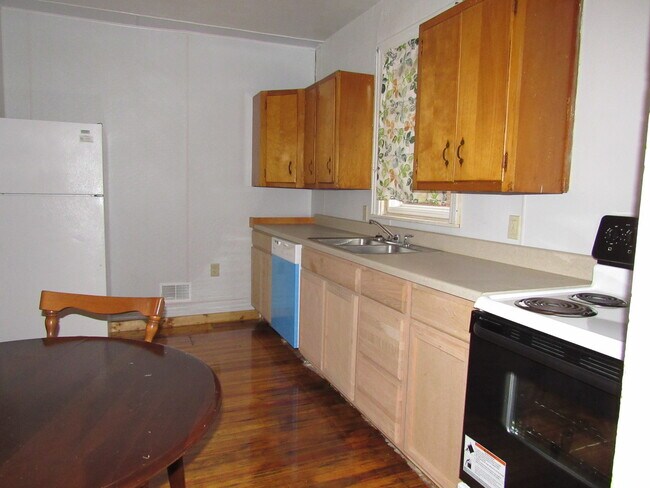 Building Photo - 363 apt 1-2 S. 6th St.