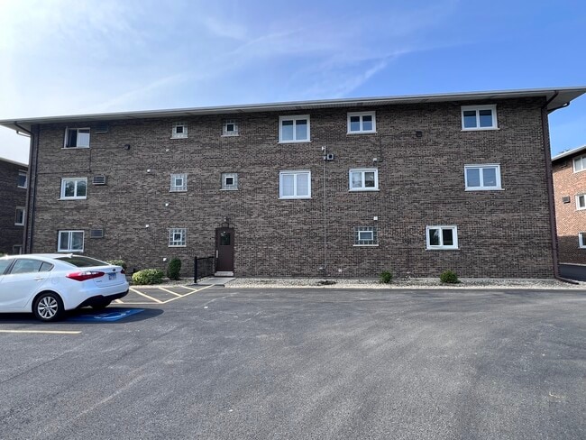 Building Photo - 9032 W 140th St