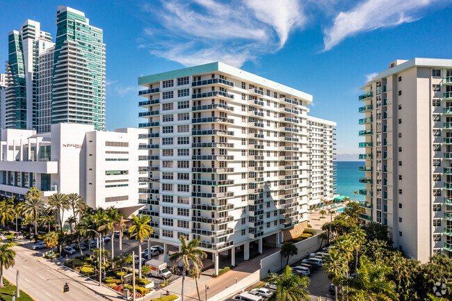 Building Photo - Sea Air Towers