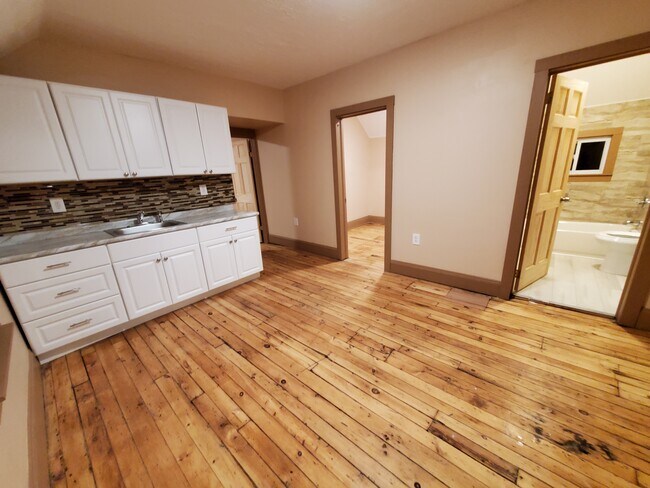 Building Photo - 8104 Simon Ave
