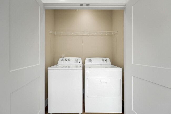 Building Photo - West Beverly Lofts - 205