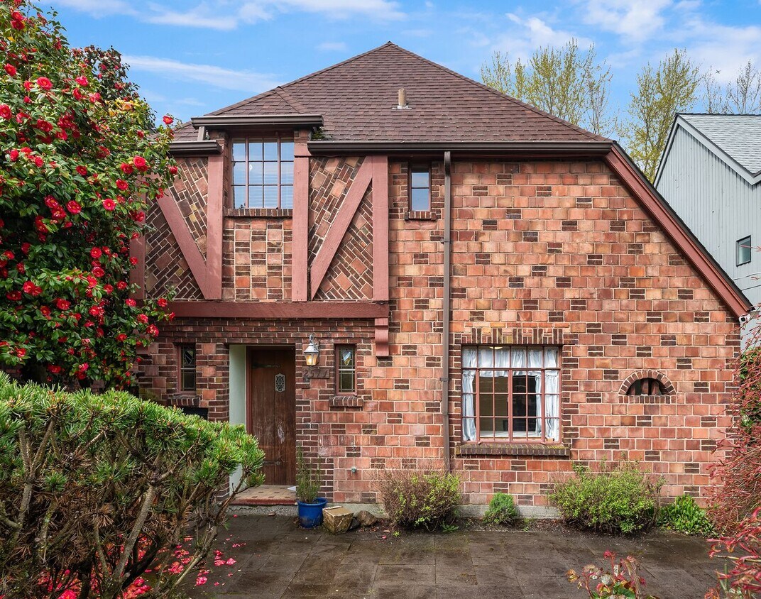 Foto principal - $2000 OFF 1 Months Rent with a Lease Start...