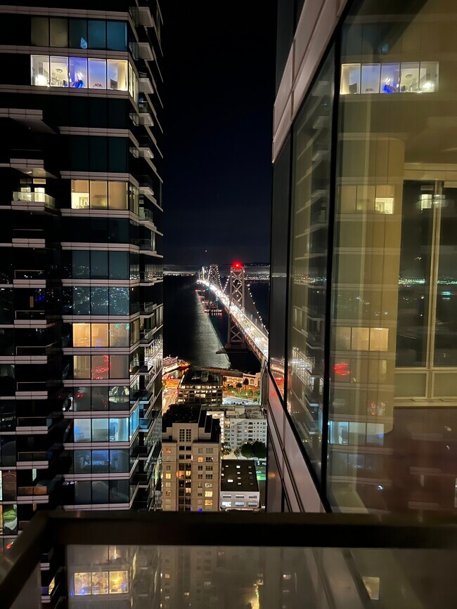 Bay Bridge View - 425 1st St