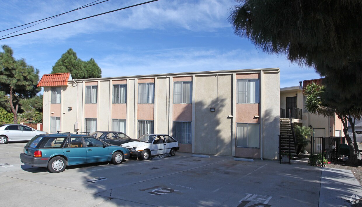 Foto del edificio - 2238 Famosa Blvd