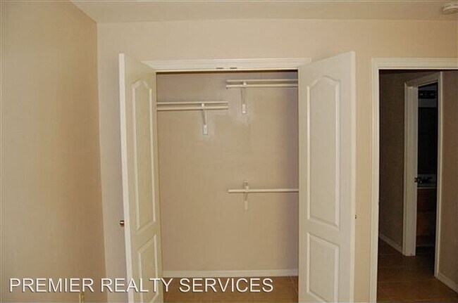Building Photo - 705 W Emerald Dr