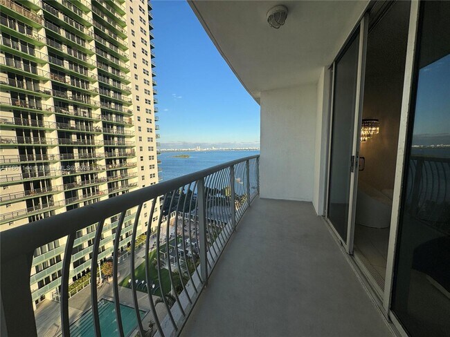 Foto del edificio - 1750 N Bayshore Dr