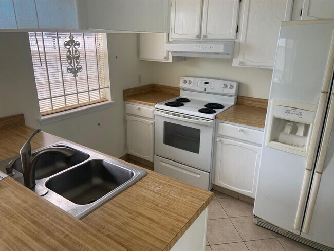 Foto del edificio - 33 San Jacinto Dr