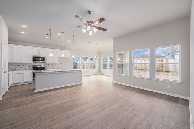 Building Photo - COMING JUNE 2026 LIKE NEW --- Stunning 4 bedroom home In Lake Conroe Hills