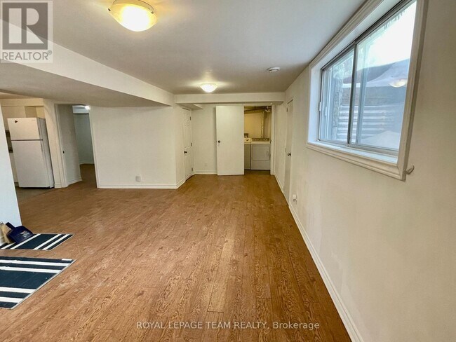 Photo du bâtiment - 1627 Chaucer Ave