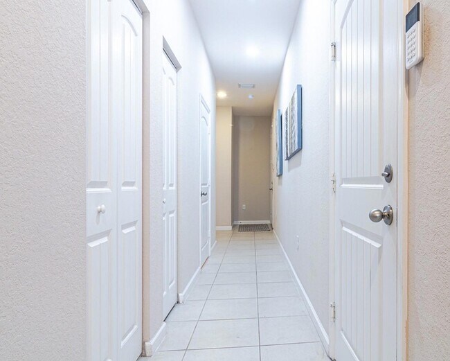 Foto del edificio - 713 SW 2nd Terrace