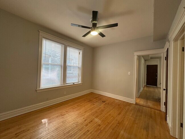Foto del edificio - 2613 W Augusta Blvd