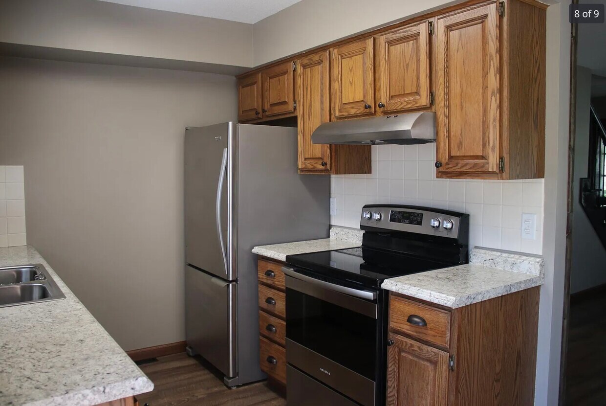 Building Photo - 915 Oakcrest St