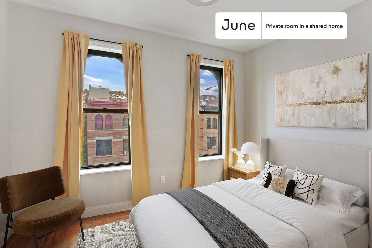 Foto principal - Private bedroom in 4 bed/1 bath Home
