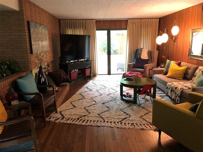 Foto del edificio - 10504 Lake Gardens Dr