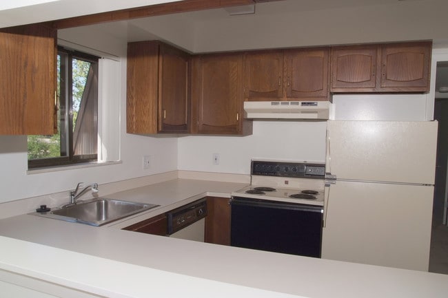Kitchen - Burton Ridge Apartments