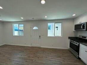 Building Photo - 2941 9th Ave