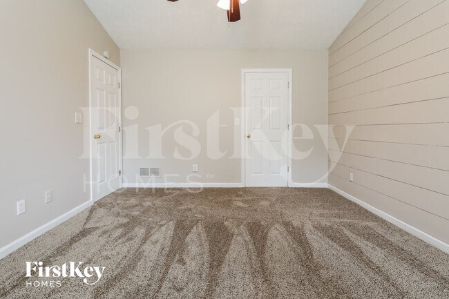 Foto del edificio - 213 Whistleville Ct
