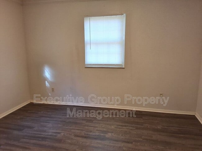 Building Photo - 1090-4 Evelyn Drive