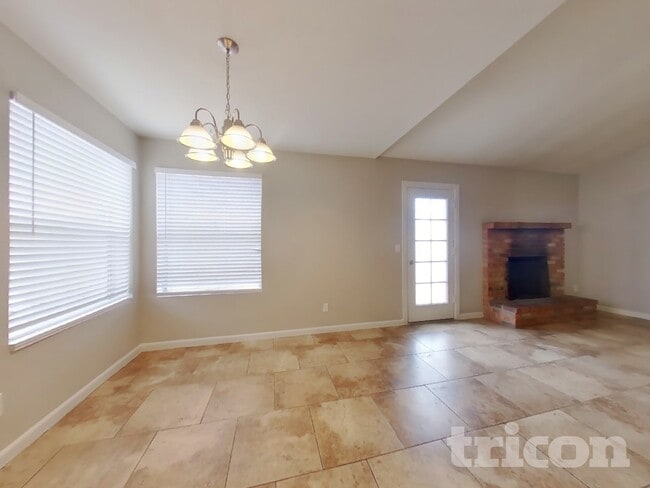 Foto del edificio - 6926 W Cameron Dr