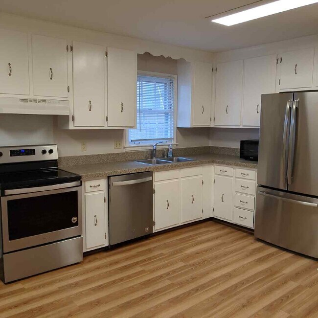 Building Photo - 998 Woodmont Blvd