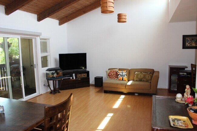 Foto del edificio - 4911 Indian Wood Rd