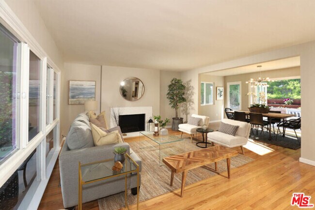Foto del edificio - 27051 Shorewood Rd