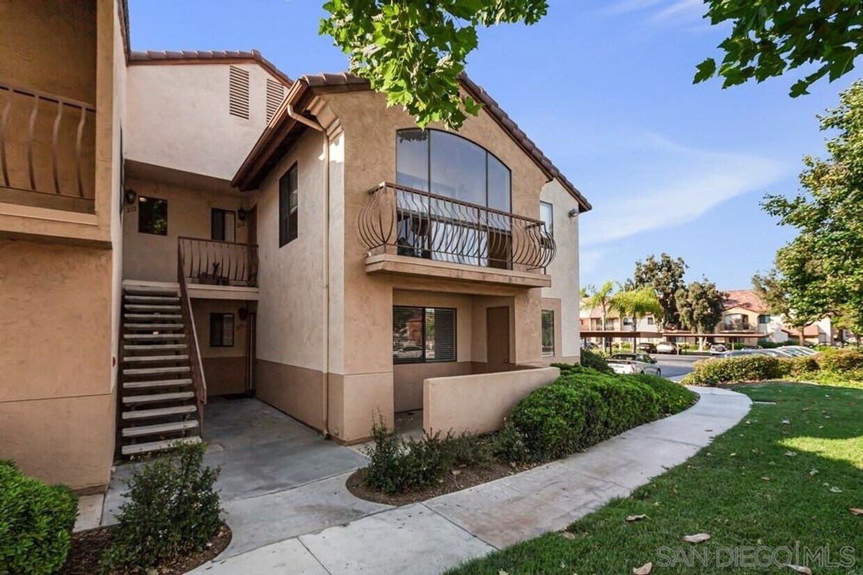 12191 Cuyamaca College Dr E Unit 213, El Cajon, CA 92019 Condo for