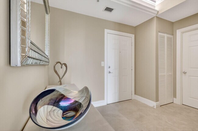 Building Photo - 700 E Boynton Beach Blvd