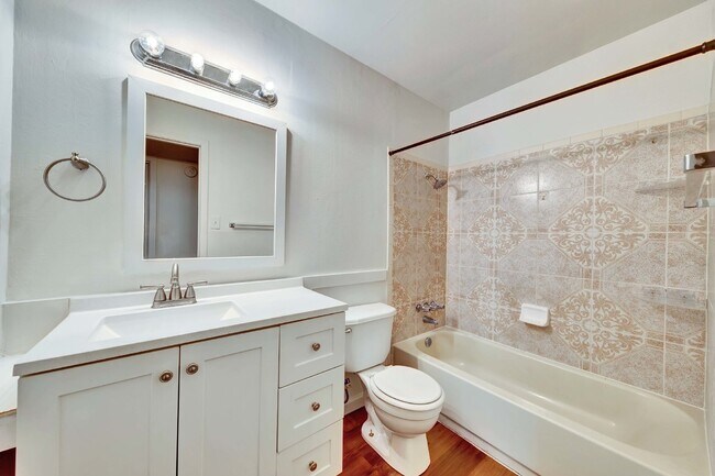 Foto del edificio - "Charming 2 Bed Apartment in Austin, TX wi...