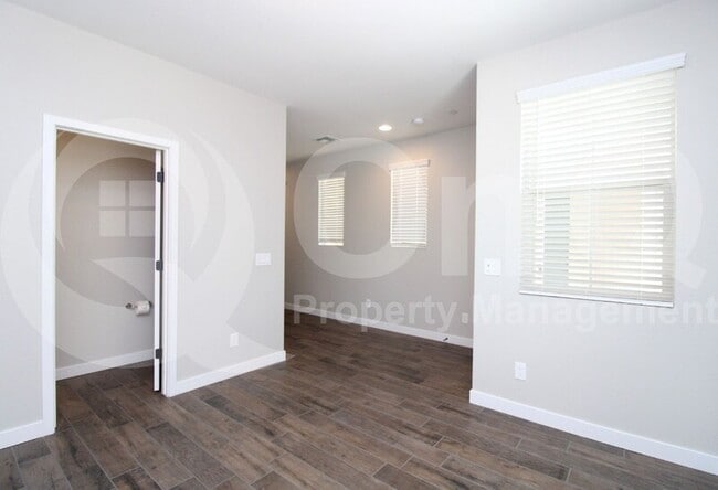 Building Photo - 1633 E Dogwood Ln