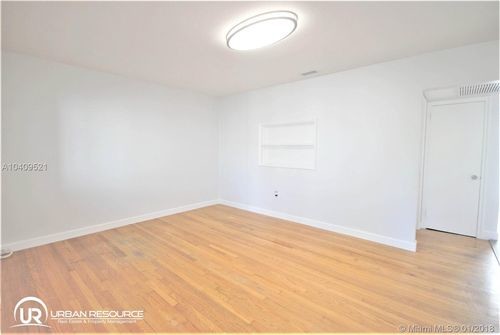 Building Photo - 117 S Shore Dr