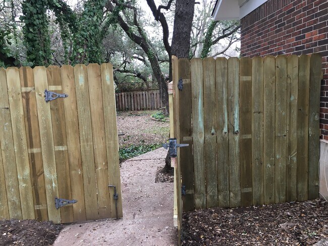 Nueva zona vallada para mayor privacidad - 2400 Dijon Dr