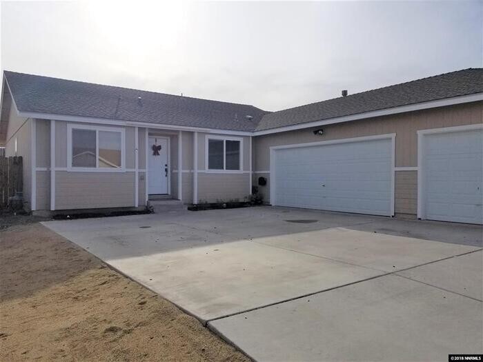 Looking for a ThreeCar Garage? Alquileres en Fernley, NV