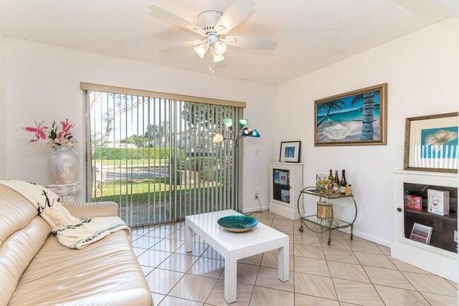 Foto del edificio - 6861 Moonlit Dr