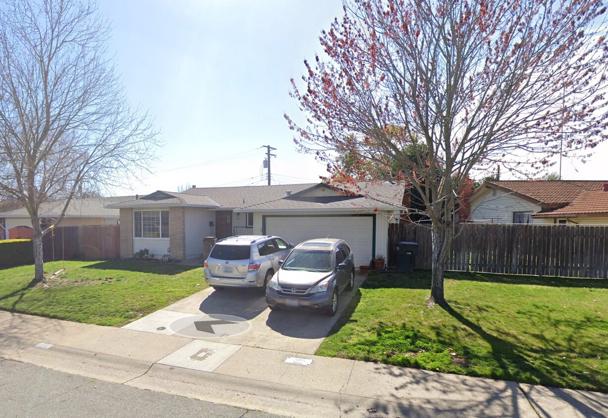 Adorable 4/2 With GREAT Backyard. Gardene... - Adorable 4/2 With GREAT Backyard.  Gardene...