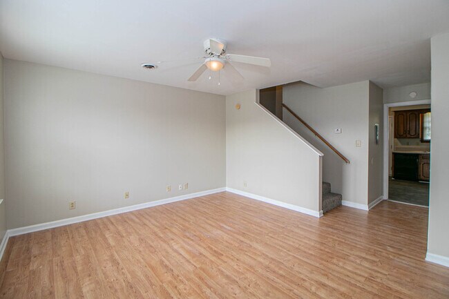 Building Photo - 814 Golf View Pl