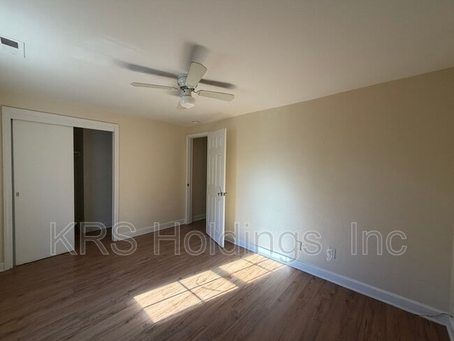 Building Photo - 716 31st St