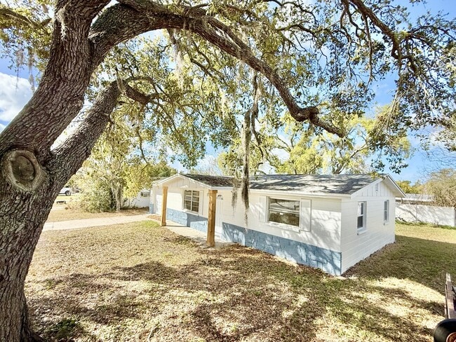 Foto del edificio - 12909 Kings Manor Ave