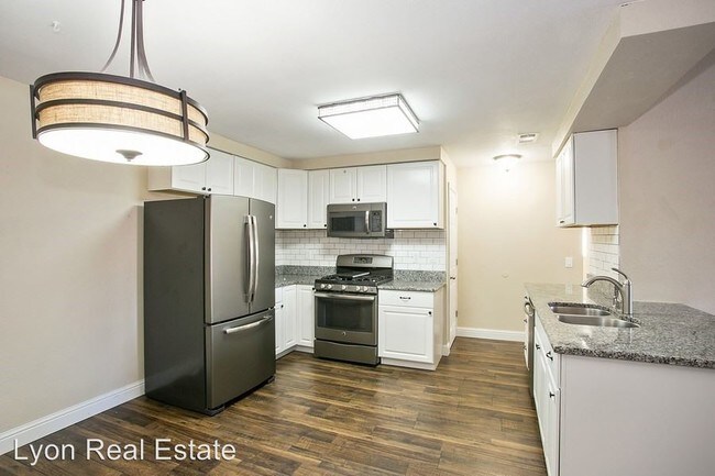 Building Photo - 5628 Mapleridge Ct