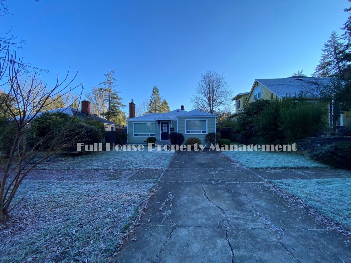 3 br, 1 bath House 2467 University St. House Rental in Eugene, OR