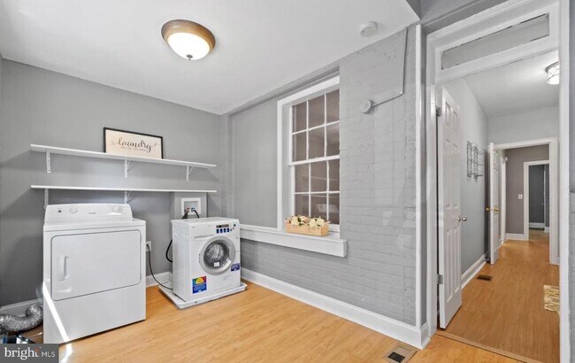 Foto del edificio - 217 Adams St NE