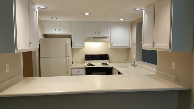 kitchen - 703 High Ave