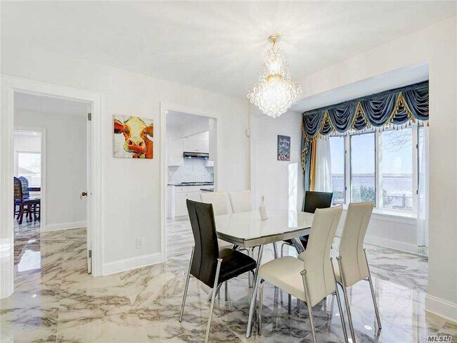 Foto del edificio - 3395 Bay Front Pl