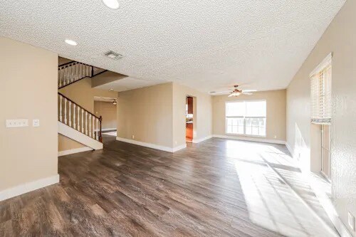 Foto del edificio - 215442 Middletown Dr