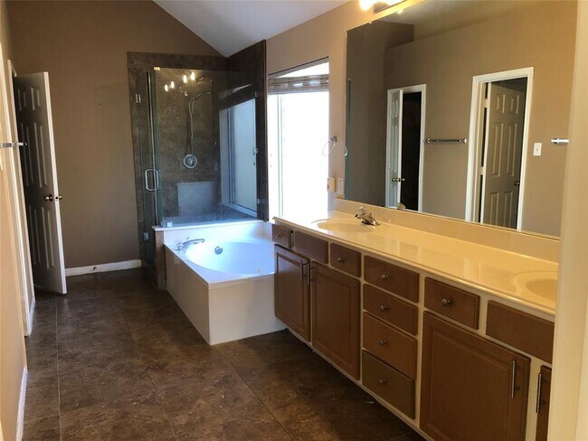 Building Photo - 10426 Claybrook Dr